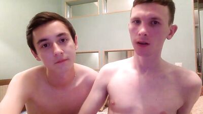 Cumming with the Cam! Amateur Cuties in Hot Gay Action