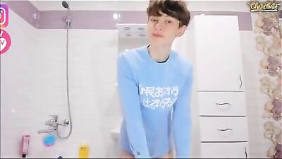 Attractive blonde very beautiful and smooth on cam