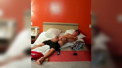 Dude with big cock jerking off in hotel