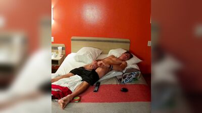 Dude with big cock jerking off in hotel