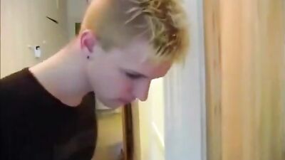 Meeting for Group Sex - Bareback Threesome with Muscular Guys!