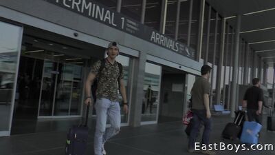 Exclusive - Jared Shaw in Prague : Handjobs, Cumshots and Muscles!