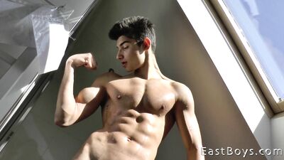 Exclusive - Jared Shaw in Prague : Handjobs, Cumshots and Muscles!