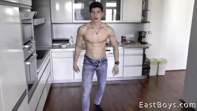 Exclusive - Jared Shaw in Prague : Handjobs, Cumshots and Muscles!