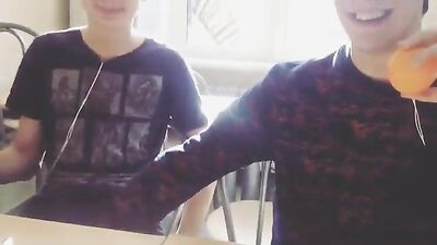 Gay Porn - Se Branle En Deux: Double-Ended Pleasure (190 characters)