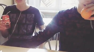 Gay Porn - Se Branle En Deux: Double-Ended Pleasure (190 characters)