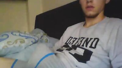 Jerkin before bed - Gay Sex, Blowjobs, Muscles Or Big Dicks in Bed - Gay Jerkin, Oral Pleasure, Hunky Guys