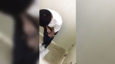 Asian Cum Shots in Toilette - Wank Boys Porn!