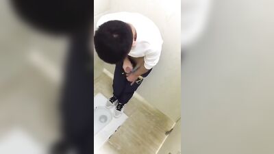 Asian Cum Shots in Toilette - Wank Boys Porn!