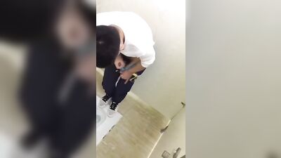 Asian Cum Shots in Toilette - Wank Boys Porn!