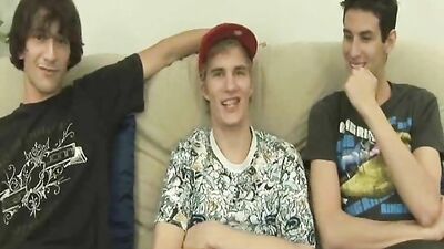 Twinks Flip-Flop Threesome - Gay Porn Paradise!