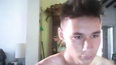 Italian WebcamBoy Shows Off His Hot Body in Solo Amateur Fun!