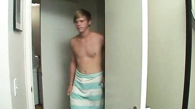 Cute boys suck & eat cum 1012