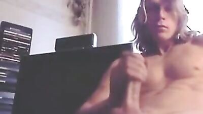 surfer pumps out a quick load