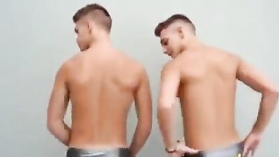 2 Boys in Heat: Gay Porn with Kissing and Anal Sex!