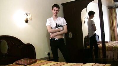 Marc-Handhelping: Hardcore Gay Porn with Big Dick and Muscles.