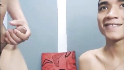 Horny Amateurs Get Handjobs in Gay Porn Cam Show