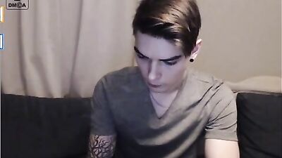 Hengen Sydamen Cum - Three Muscular Men Get Down and Dirty!