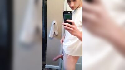 Big_dick_on_smartphone-cam