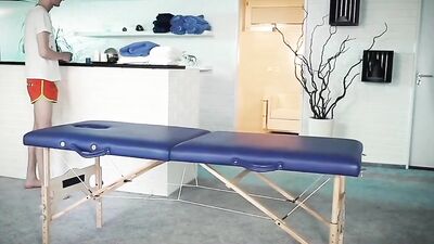 Mike's horny massage boys suck & fuck bare 1729