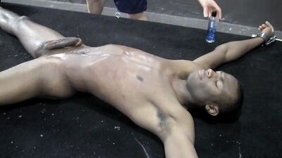 Black au fouet et à la branle