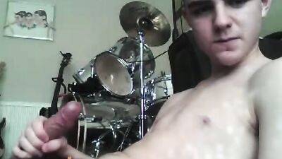 Irish drum boy blasts his body in cum