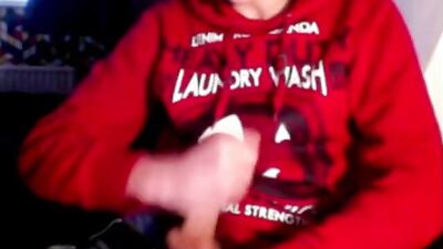 Red-Haired Hottie Masturbates and Cums in Solo Show!