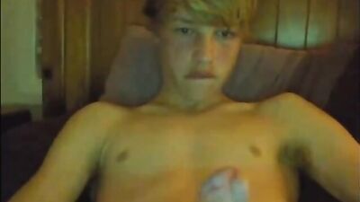 Junge deutsche blonde und glatte masturbates