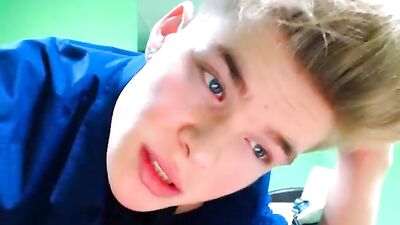 JUSTINS HOME WANKING: Muscle Boy Solo Porn in HD!