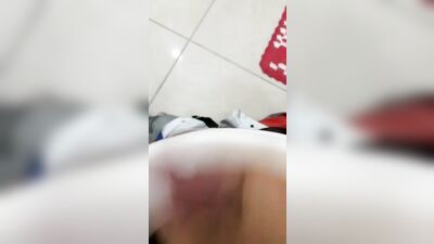 Gozando no Vaso: Latin Amateur Cum Shots