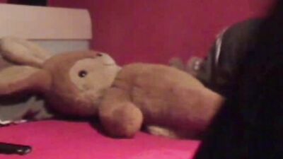 Phone Sex Cumshot Handjob - He talked with his friend on the phone while masturbating.