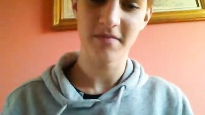 Watch my pretty little ass: The new sensation in gay solo anal play