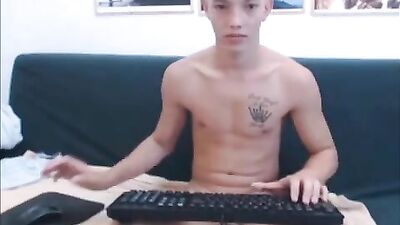 Experience Ultimate Jerk-Off Fun with Hot Twinks!