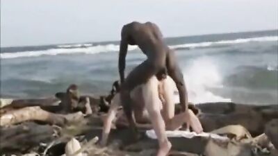 Raw Interracial Threesome: De Bimans Intense Cum Shots!