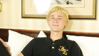 Blond Boy Delight Hunter Hd - A solo adventure for blonde lovers!