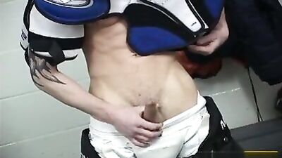 Str8 Canadian Criss Hardcore Wanking in the Shower!