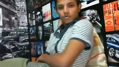 Tonis Colombian Cutie Adventure: Exploring His Sexuality in the Big City!