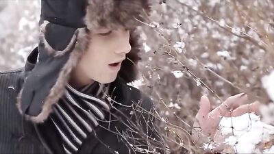 Twinky Frost: Winter Bareback Action with Big Cocks!