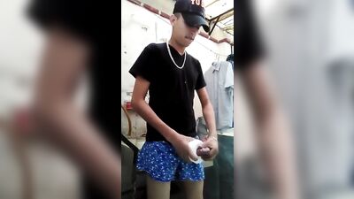 Tissue boy Latino Solo : Explosive Latin solo with tissues