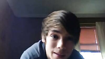 Hottie on cam - Amateur Gay Porn Video