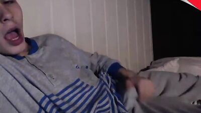 Gay Porn Amateurs Cumming on Hands - Cam 11049