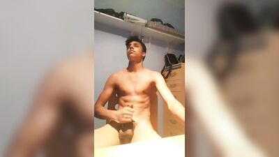 Showing off Dicks: The Ultimate Gay Porn Experience