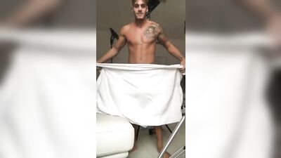 Horsehung Towelboy XXX: Muscle Men Expose Their Big Cocks!