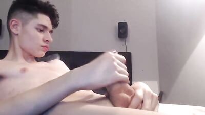 Gay Porn: Cum Shots and Amateur Handjobs!