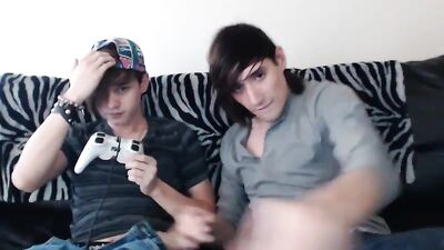 Blowjob While Gaming - Gay Porn Oral Web-Cam Adventure