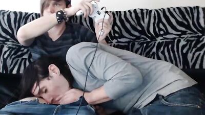 Blowjob While Gaming - Gay Porn Oral Web-Cam Adventure