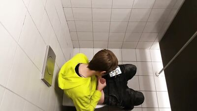 Old Yellow Hoodie Spy Cam Voyeur Gay Porn - Get Inside His Head!