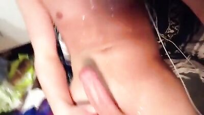 Gay Quickie: Hands-Free Jacking!