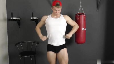 Muscle Fetish: Dennizs Bodybuilding Showcase