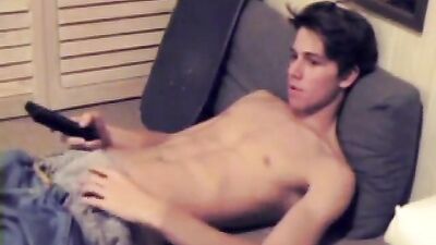 Skater Show Web-Cam: Hot Strokes in the Bedroom!
